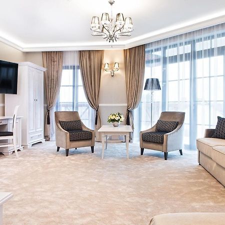 Boutique Odyseja & Spa Ciechocinek Luaran gambar A suite at the hotel