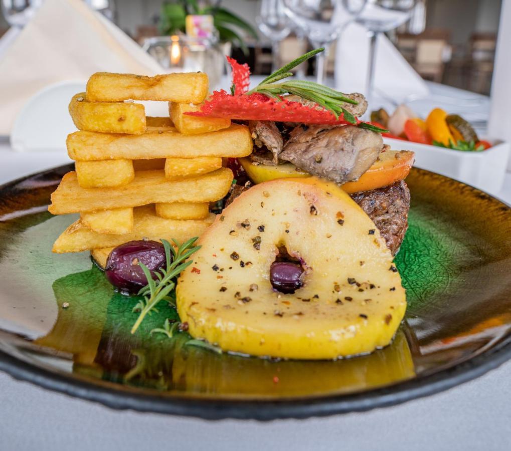 Boutique Odyseja & Spa Ciechocinek Luaran gambar A plate of food