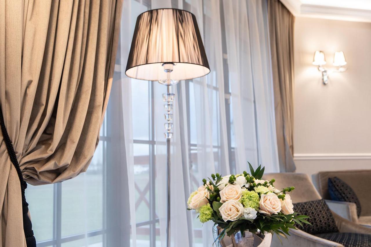 Boutique Odyseja & Spa Ciechocinek Luaran gambar A floor lamp