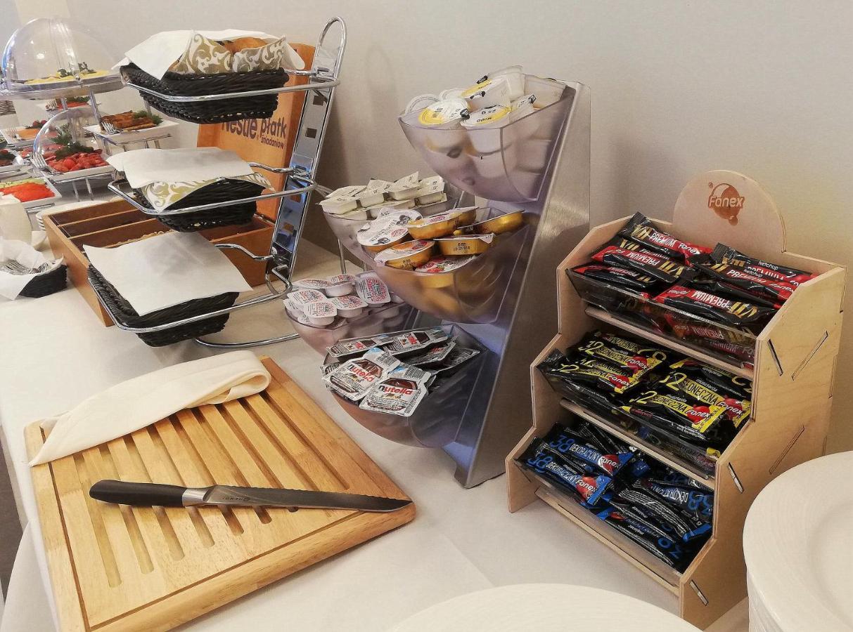 Boutique Odyseja & Spa Ciechocinek Luaran gambar A selection of cheese and crackers